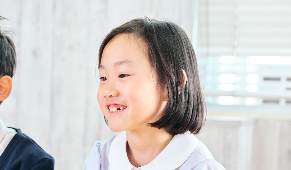 笑顔の小学生